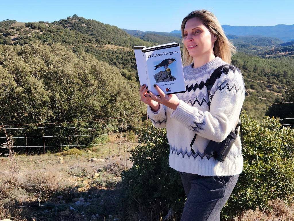 La obra más completa y actualizada sobre esta rapaz emblemática: EL HALCÓN PEREGRINO, de Iñigo Zuberogoitia, publicada por tundraediciones.es