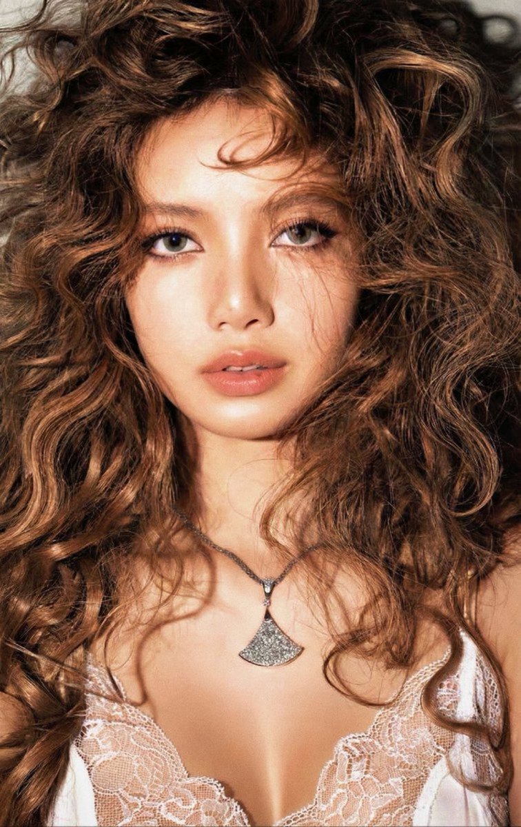 NalnalNalla's tweet image. ว่าไปน้องลิดลุคนี้นึกถึงปริศนาอยู่นะ ความสวยได้ หน้าออกลูกครึ่งนัยน์ตาชวนฝันได้ ขายาวสวยได้ เต้นรำได้ แต่พอขี่ม้ากับเทนนิสก็อาจจะยังน้าาา 😂