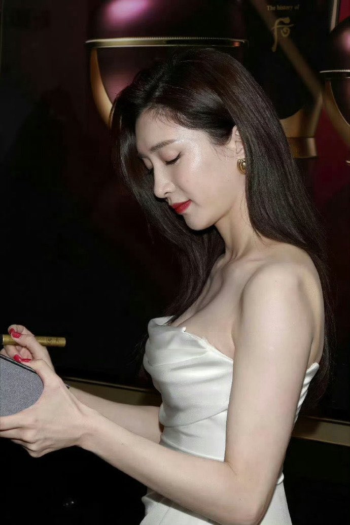 江疏影海南活动全方位特写生图。 https://t.co/Hf0hYPeKY0