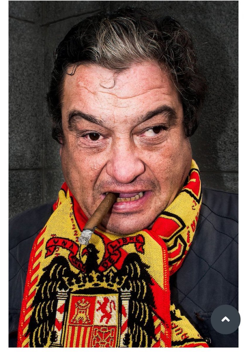 Empiezo a pensar que se equivocó y no quería cogerla del pecho.