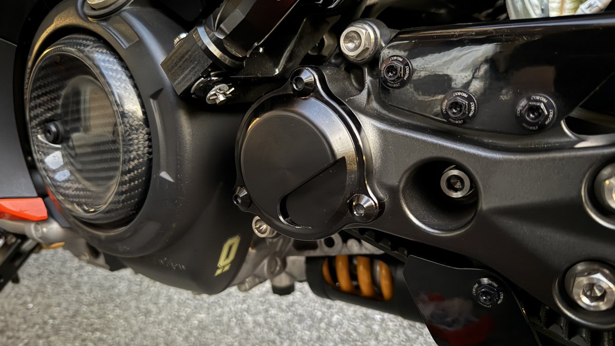 tmaxシャフトカバー Tmaxのドライブシャフト⁈ オリジナルカバーつけた！ いい感じだ(^^)