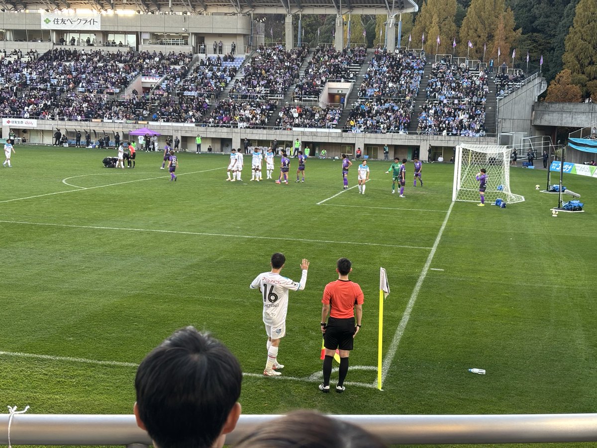 m_t0m0m1's tweet image. 昨日は健太をこんなに近くで観れて嬉しかった😭
私がエスパルスを好きになった年に健太と翔太がYouTubeライブ？やってて2人とも面白くて2人を応援したいと思ったんだよなぁ…って思い出した😊
そんな2人が違うチームで戦っている姿によくわからな感情を覚えました。
再来年アイスタで！

#西澤健太