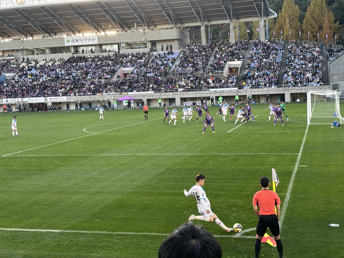 m_t0m0m1's tweet image. 昨日は健太をこんなに近くで観れて嬉しかった😭
私がエスパルスを好きになった年に健太と翔太がYouTubeライブ？やってて2人とも面白くて2人を応援したいと思ったんだよなぁ…って思い出した😊
そんな2人が違うチームで戦っている姿によくわからな感情を覚えました。
再来年アイスタで！

#西澤健太