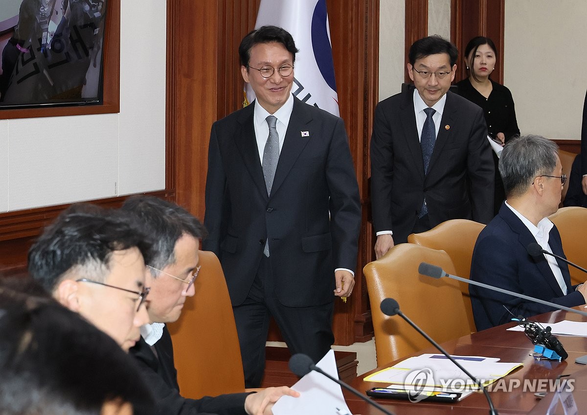 revivkms's tweet image. 헌법존중 정부혁신 TF 간담회 참석하는 김민석 총리 naver.me/Futsfy5m