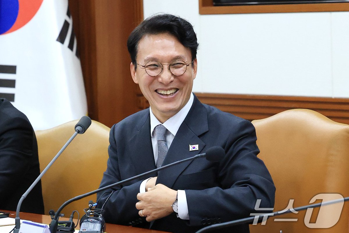 revivkms's tweet image. 헌법존중 정부혁신 TF 간담회 참석하는 김민석 총리 naver.me/Futsfy5m