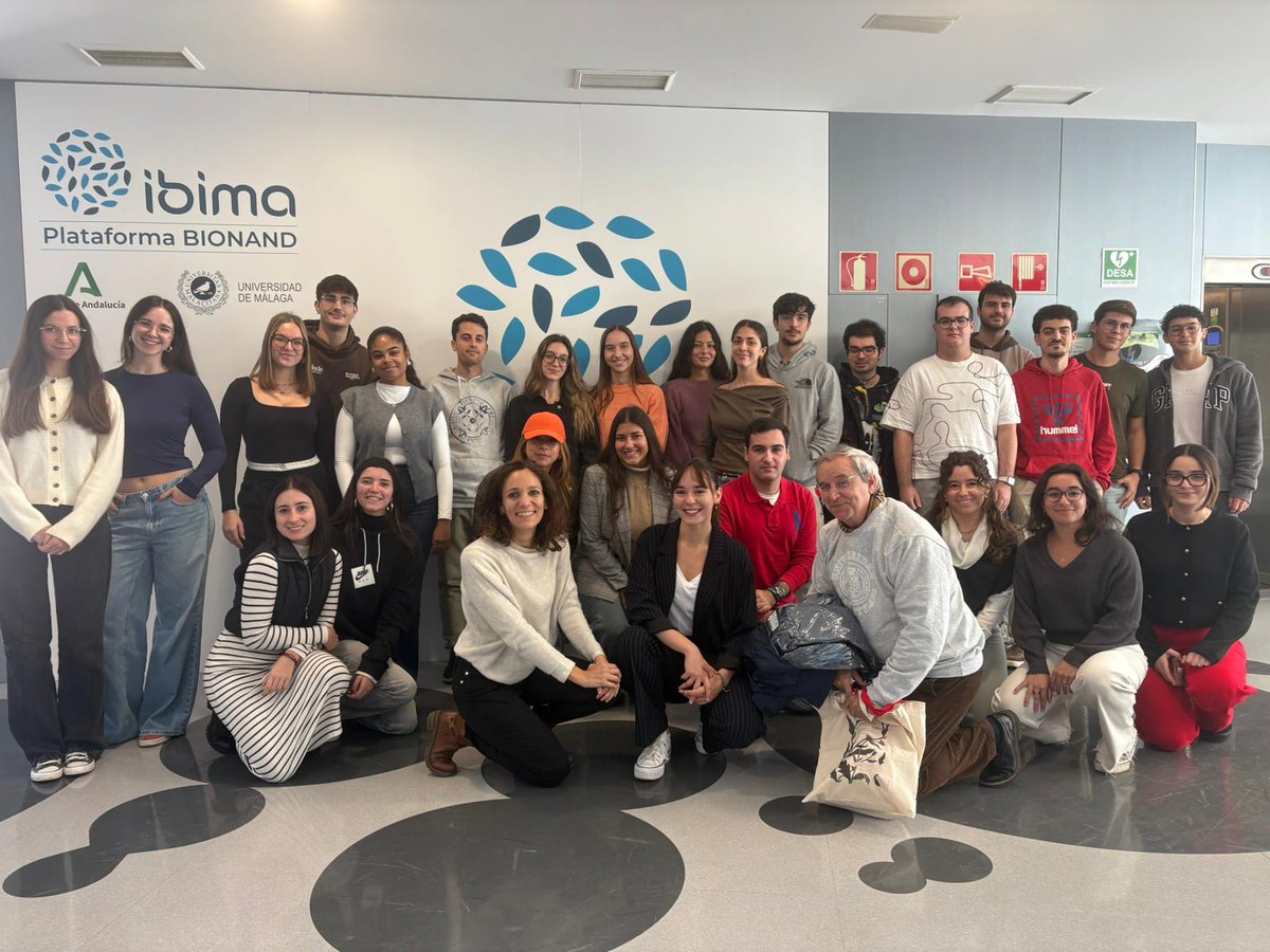 _ibima's tweet image. Recibimos a alumnos de Biología Celular Avanzada de la @InfoUMA para conocer de primera mano cómo investigamos en biomedicina.

Junto a Elena González, recorrieron laboratorios y dialogaron con el equipo científico. Inspirando vocaciones científicas desde los laboratorios.