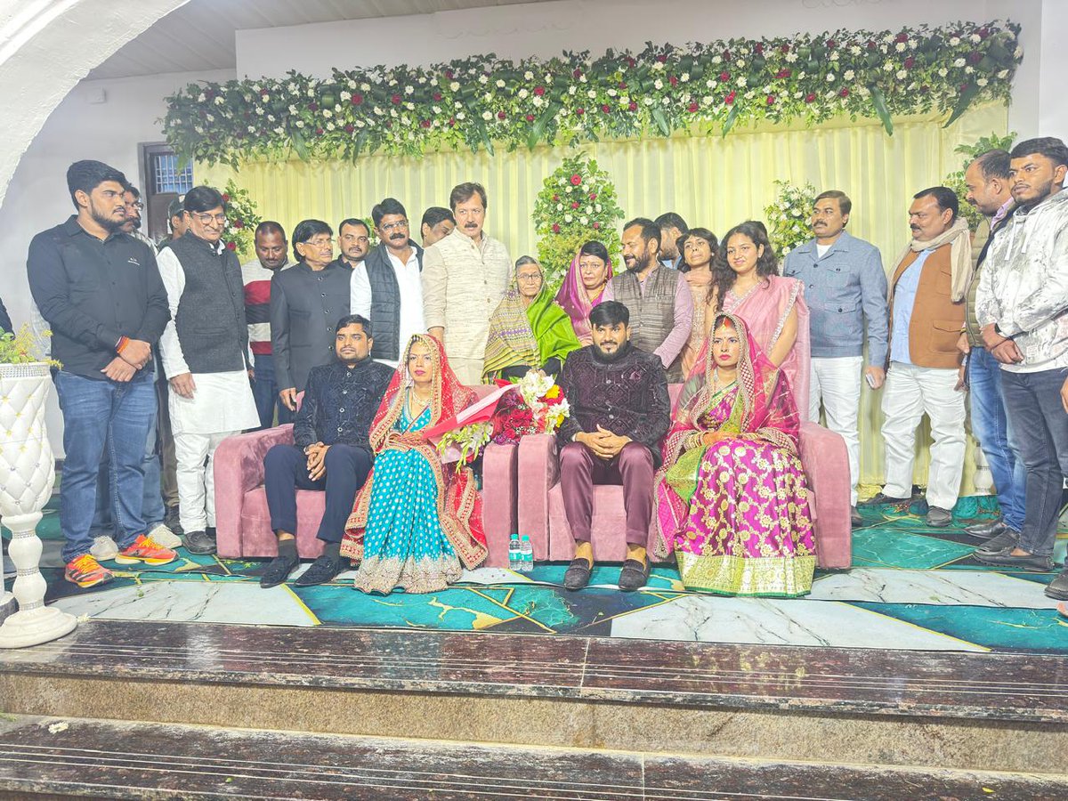 MDhananjaySingh's tweet image. जनपद आजमगढ़ में लखनऊ विश्वविद्यालय  के पूर्व छात्रसंघ अध्यक्ष अभिषेक सिंह 'आशू' जी के यहां मांगलिक कार्यक्रम में उपस्थिति।

#आजमगढ़