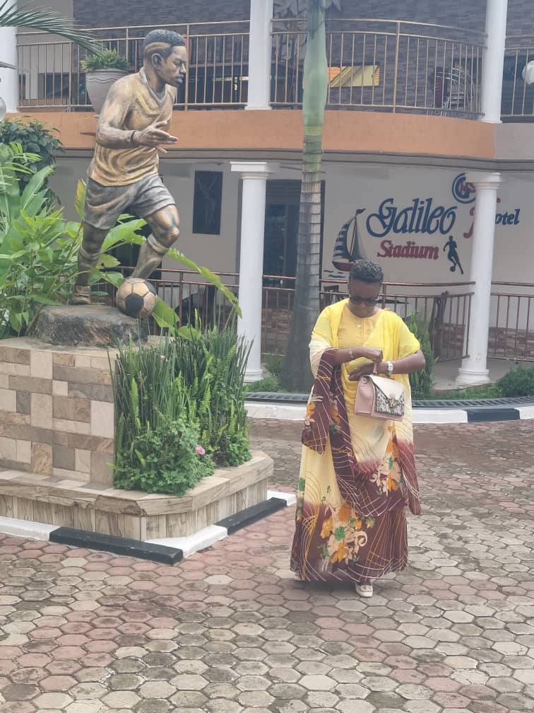 NDAYIRAGIJEF's tweet image. Aujourd&apos;hui, mes #enfants et #moi célébrons ton #sourire, celui qui  #rassure, qui #protège, et cette #force que tu caches derrière ton #amour #immense que tu nous donnes. #Joyeux #anniversaire, ma chère #épouse #bien #aimée.