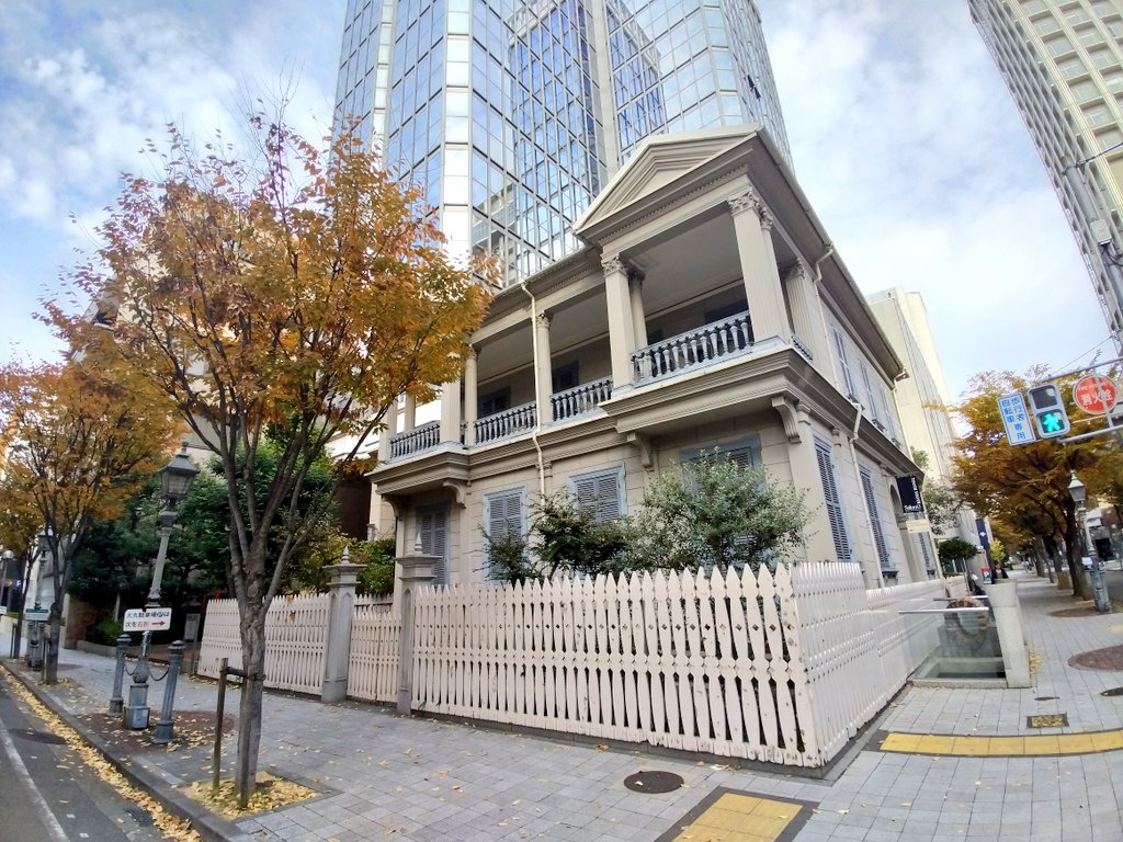 2年ぶりの神戸
前回はポートタワーが工事中で袋をかぶってましたが、ようやく本来の姿を見ることができました

#南京町
#ポートタワー
#神戸港震災メモリアルパーク
#旧神戸居留地十五番館