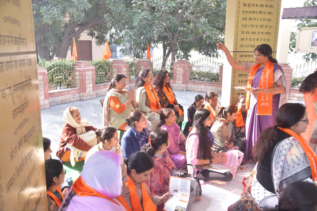 Honouring the Legacy of Mahatma Hansraj Ji on His Nirvana Divas 🕯️

#MahatmaHansrajJi #NirvanaDivas #HMVJalandhar #DAVMovement #HawanYajna #Tribute #ValuesAndHeritage