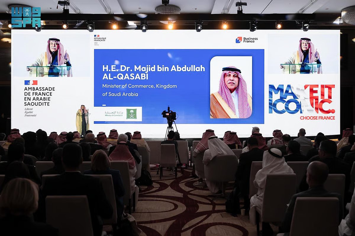 🇸🇦🇫🇷 انطلاق أعمال منتدى الأعمال السعودي الفرنسي في الرياض

▪️ المنتدى يستمر ثلاثة أيام برعاية وزير التجارة السعودي ومع الوزير الفرنسي المختص بالتجارة الخارجية.
▪️ مشاركة أكثر من 230 شركة سعودية وفرنسية لمناقشة التعاون في المدن الذكية، الرياضة، الثقافة، والتكنولوجيا المتقدمة.
▪️