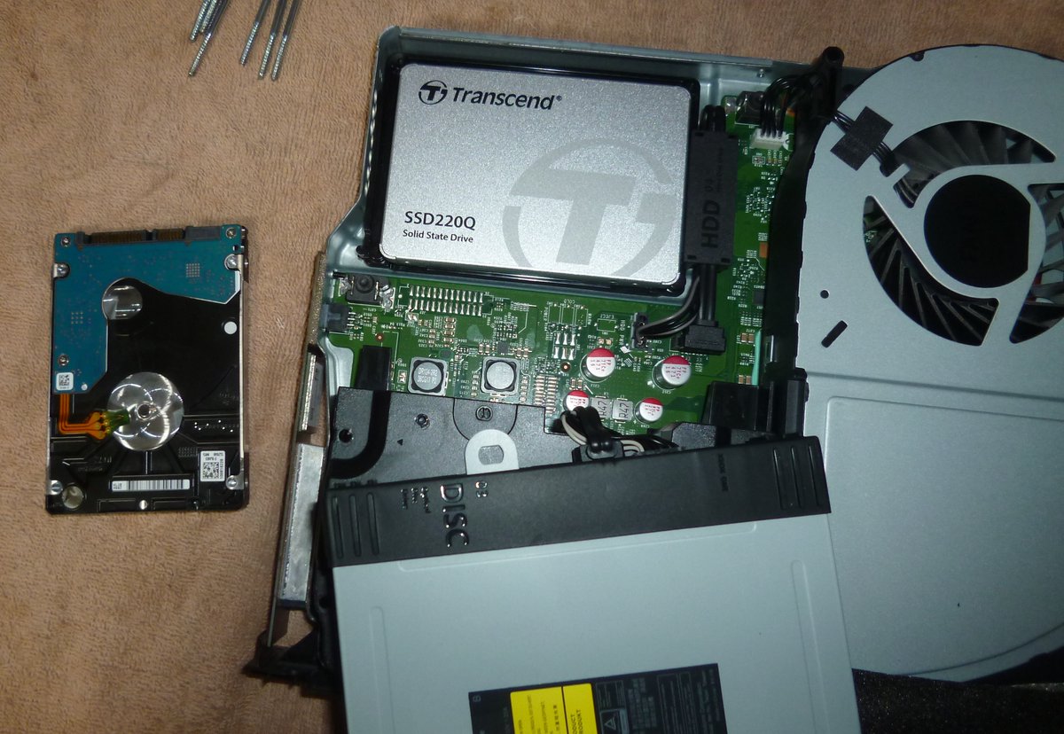 kyokonodan2525's tweet image. 先日購入した #XBOXONE X。HDDでは実用に耐えず経年での故障も考慮し1TB SSDに交換。
歴代のXBOXで最も分解が楽な気がしますがPS系と比べて面倒😅特にムズイ部分はなく今時だとHDDに前処理しなくても #オフラインアップデート 可能👍
よく見たら #XBOXONEX kinnect端子ないやん😲
#microsoft #Xbox