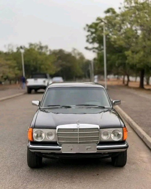 Elladeyforyou's tweet image. This Or iPhone 17?