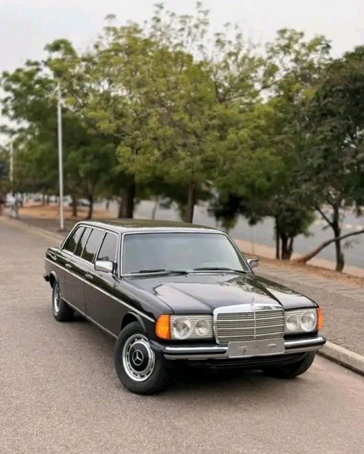 Elladeyforyou's tweet image. This Or iPhone 17?