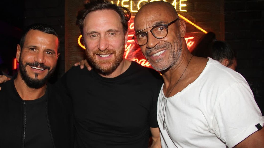 blog83629's tweet image. Jacques Boko s’est éteint. Figure des nuits parisiennes, physionomiste des Bains Douches, du Bataclan et du Palace, il laisse un vide immense. Stars, amis et anonymes saluent un pro loyal, respecté et redouté. Paris perd un gardien de sa nuit. 🌃🕊️💔 

#SecuritePrivee #SSIAP…