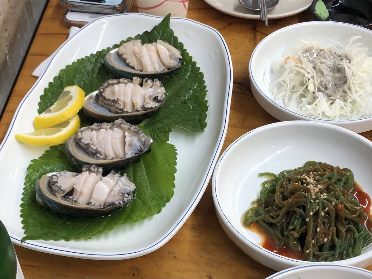 introluv_'s tweet image. 📍영종도 솔밭회조개구이

조개가 너무 맛있고 전복 광어 회까지 쫄깃한 !!! 영종도 갈 일 잇으시묜 강추 …… 🧎
멍게가 하나도 안 비려서 호로록 먹었어요 ㅠnㅠ