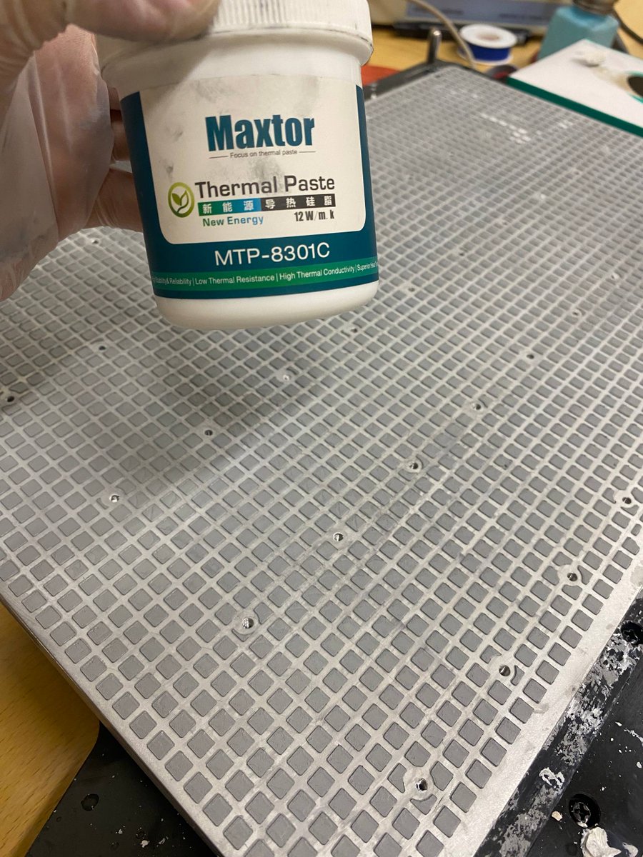 HashlabsMining's tweet image. Applying Premium Thermal Paste to Our WhatsMiner M63s Units 🛠

Today we’re giving our hashboards a small upgrade that makes a big difference: replacing the stock thermal paste (3 W/mK) with a premium 8–12 W/mK compound.

A thin, even layer of high-quality thermal paste improves…