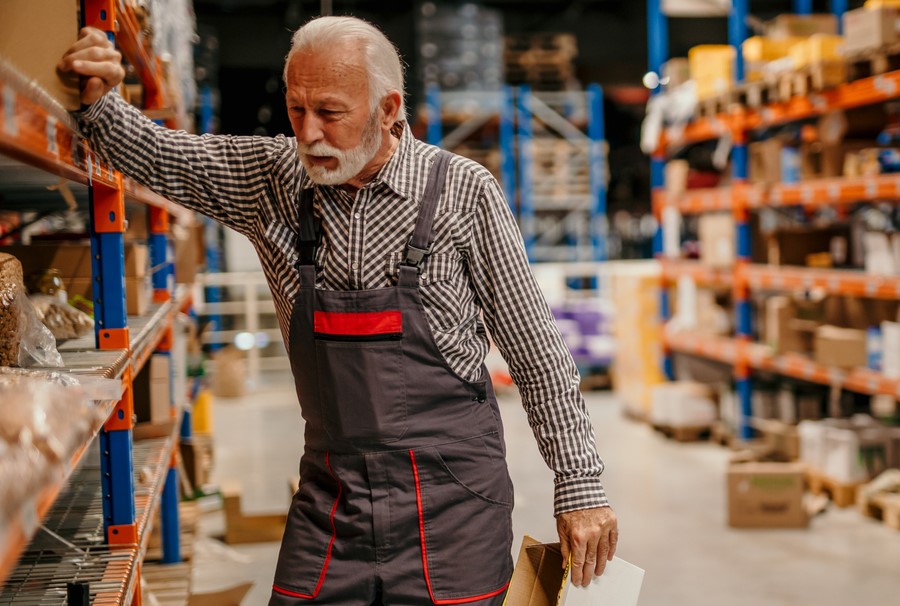 Hem çalışıp hem emekli maaşı alma dönemi sona eriyor. 

İlk sigorta başlangıç tarihi Ekim 2008 ve sonrası olanlar, emekli olduktan sonra çalışmaya devam ederlerse emekli maaşları kesilecek. (Türkiye Gazetesi)