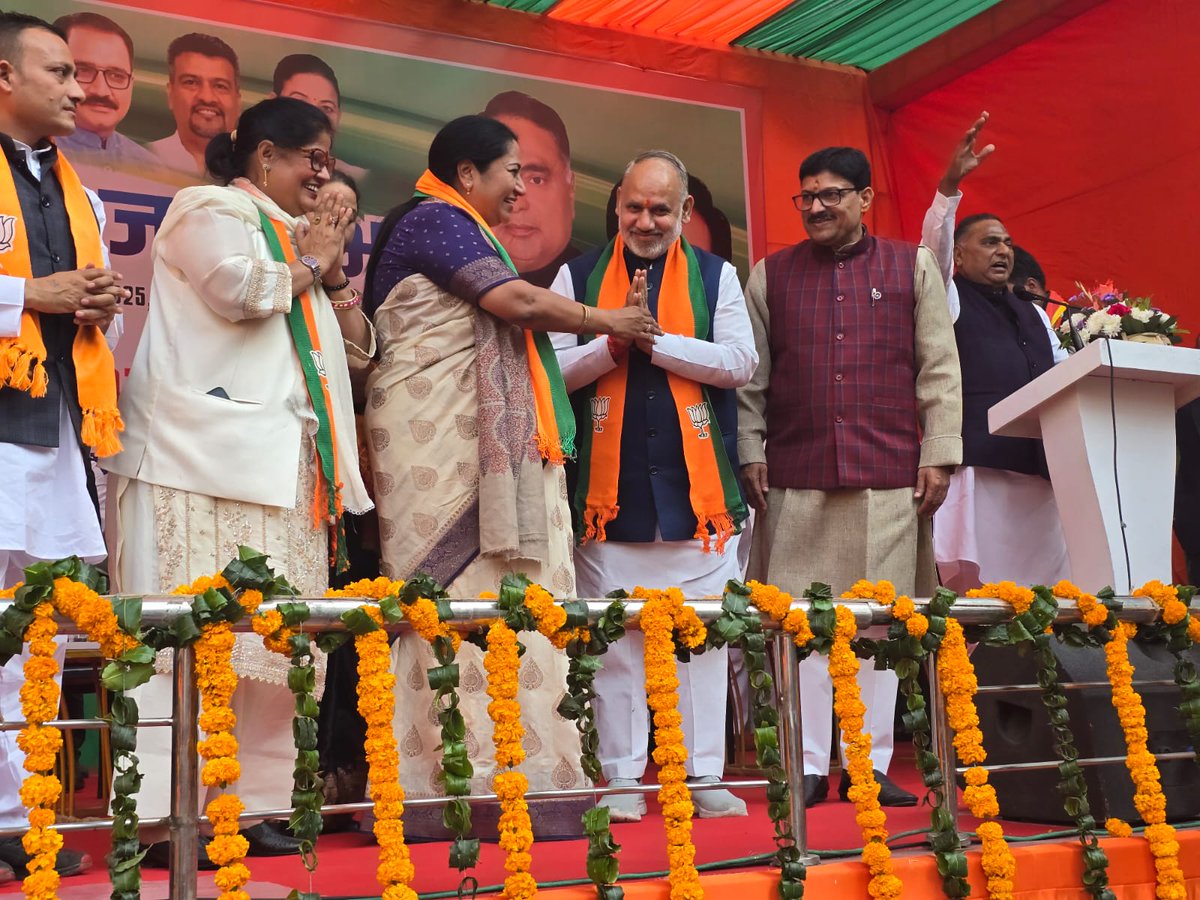 JPBhaiBJP's tweet image. भारतीय जनता पार्टी, दक्षिण दिल्ली की देवली विधानसभा के दोनों वार्ड—दक्षिणपुरी और संगम विहार A—के प्रत्याशियों के पक्ष में मतदान के लिए दिल्ली की माननीय मुख्यमंत्री श्रीमती @gupta_rekha जी ने जनता से अपील की।

#BJP #SouthDelhi #DevliVidhansabha #Dakshinpuri #SangamViharA