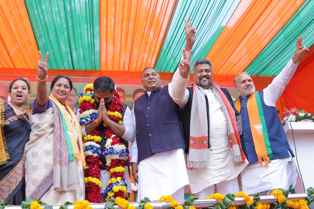 JPBhaiBJP's tweet image. भारतीय जनता पार्टी, दक्षिण दिल्ली की देवली विधानसभा के दोनों वार्ड—दक्षिणपुरी और संगम विहार A—के प्रत्याशियों के पक्ष में मतदान के लिए दिल्ली की माननीय मुख्यमंत्री श्रीमती @gupta_rekha जी ने जनता से अपील की।

#BJP #SouthDelhi #DevliVidhansabha #Dakshinpuri #SangamViharA