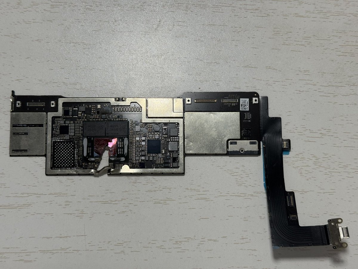 hsuchingpo's tweet image. APL1083（A12X/Z）
CPU information Manufactured in the thirty-first week of 2019
#Apple #ipadair #prototype #iPad