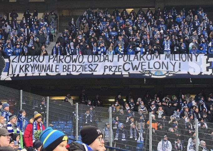 JakubKubunio's tweet photo. politycy PiS bardzo lubią wstawiać transparenty kiboli

to też wrzucą? https://t.co/0WEiPt91pY