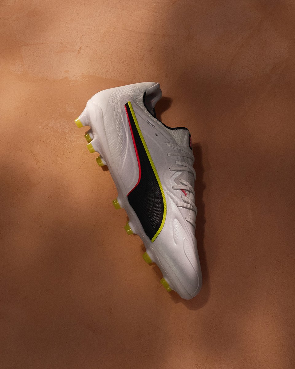 PUMA UNLEASHED PACK
La nueva era de PUMA ya está aquí… y viene desatada

Vuelven las tres siluetas, pero con dos saltos generacionales que lo cambian todo:
🔮 Future 9
👑 King XX
⚡ Ultra

El juego evoluciona… ¿estás listo para seguirle el ritmo?
--
#futbolemotion #pumafootball