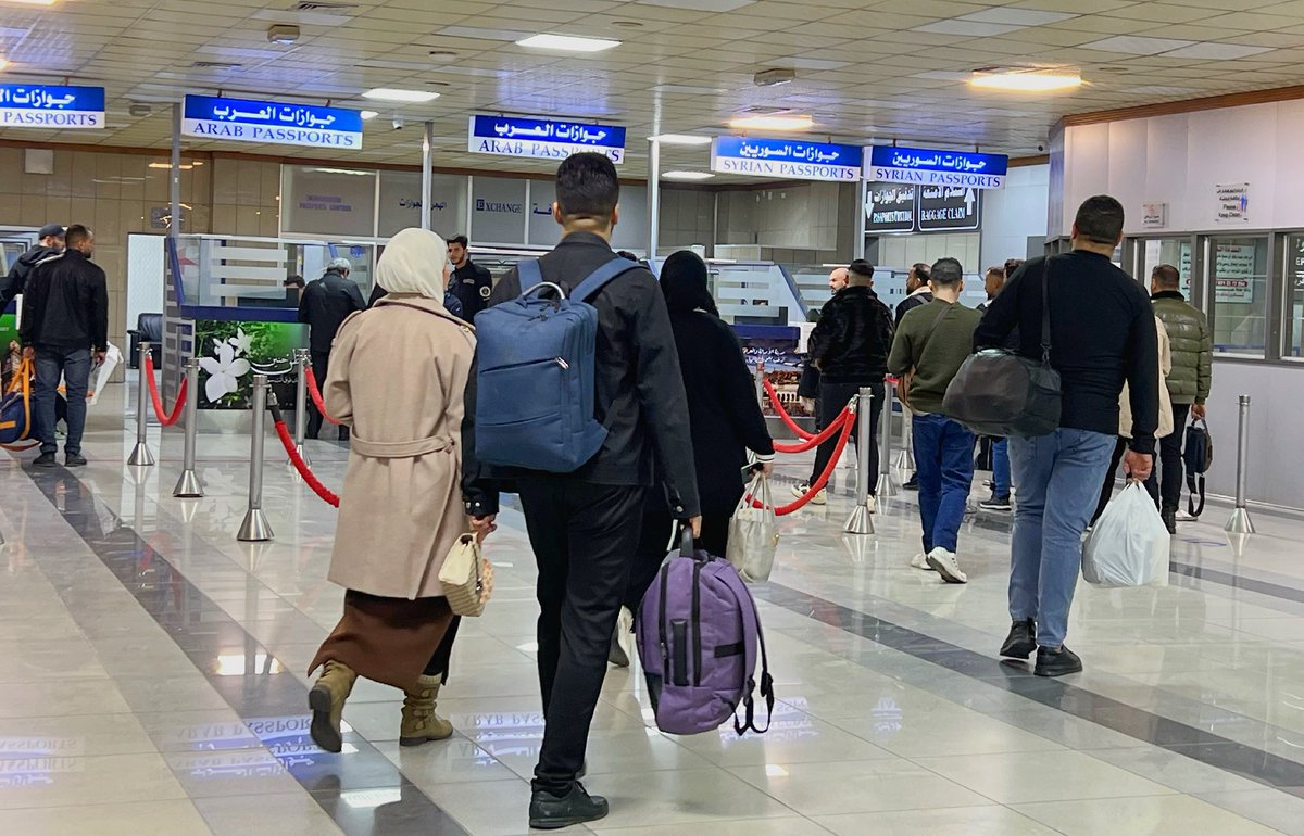 جانبٌ من حركة المسافرين في مطار حلب الدولي، وسط استمرار تقديم جميع التسهيلات والخدمات لضمان انسيابية العمليات وجودة الخدمة.

#الجمهورية_العربية_السورية
#الهيئة_العامة_للطيران_المدني_السوري
#مطار_حلب_الدولي