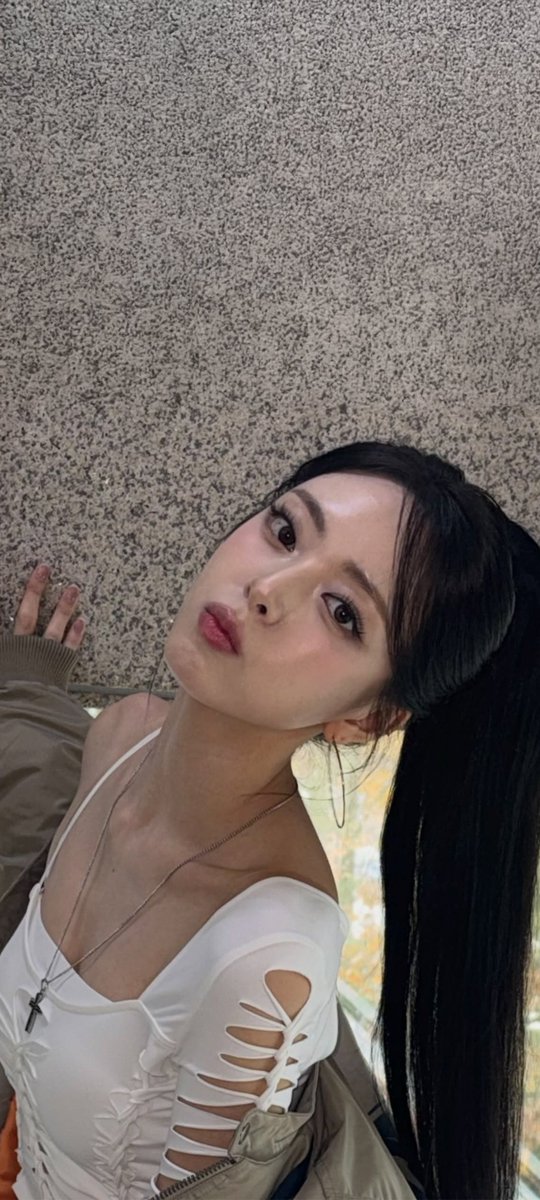 AKAone_'s tweet image. #ITZY #있지 #Yuna #유나 #배경화면 #Wallpaper #Lockscreen
Yuna 251123 IG Wallpaper