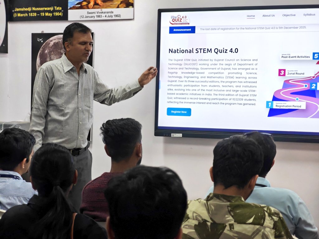 IPLab_Rajkot's tweet image. Students participating in #NSE2025 Exam visited the IP &amp;amp; Innovation Lab, #Rajkot &amp;amp; introduced to #IntellectualPropertyRights - #Patents, #Designs, #Copyright &amp;amp; various #Innovation tools.

They were also encouraged to participate in #NationalSTEMQuiz for wider Scientific Exposure.