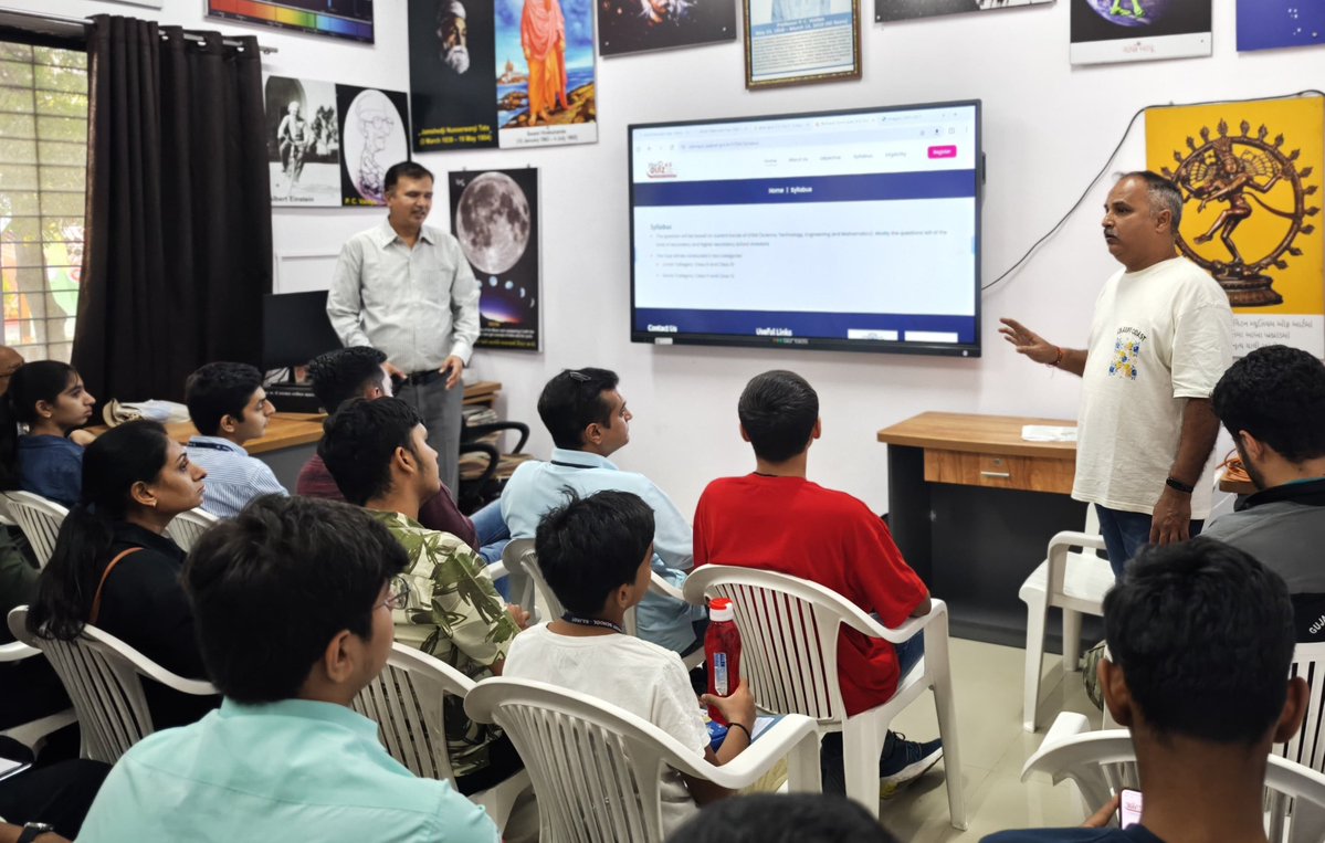 IPLab_Rajkot's tweet image. Students participating in #NSE2025 Exam visited the IP &amp;amp; Innovation Lab, #Rajkot &amp;amp; introduced to #IntellectualPropertyRights - #Patents, #Designs, #Copyright &amp;amp; various #Innovation tools.

They were also encouraged to participate in #NationalSTEMQuiz for wider Scientific Exposure.