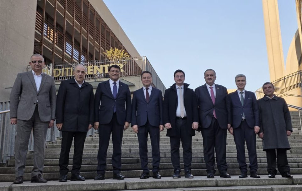 alibabacan's tweet image. Köln ve Düsseldorf’taydık. 
 
Köln Üniversitesi’nde Türk Üniversiteliler ve Akademisyenler Derneği’nin düzenlediği Ekonomi Zirvesi’nde öğrencilerle ve vatandaşlarımızla buluştuk. 
 
Köln’de Avrupa’nın en köklü ve en büyük sivil toplum kuruluşlarından İslam Toplumu Millî Görüş…