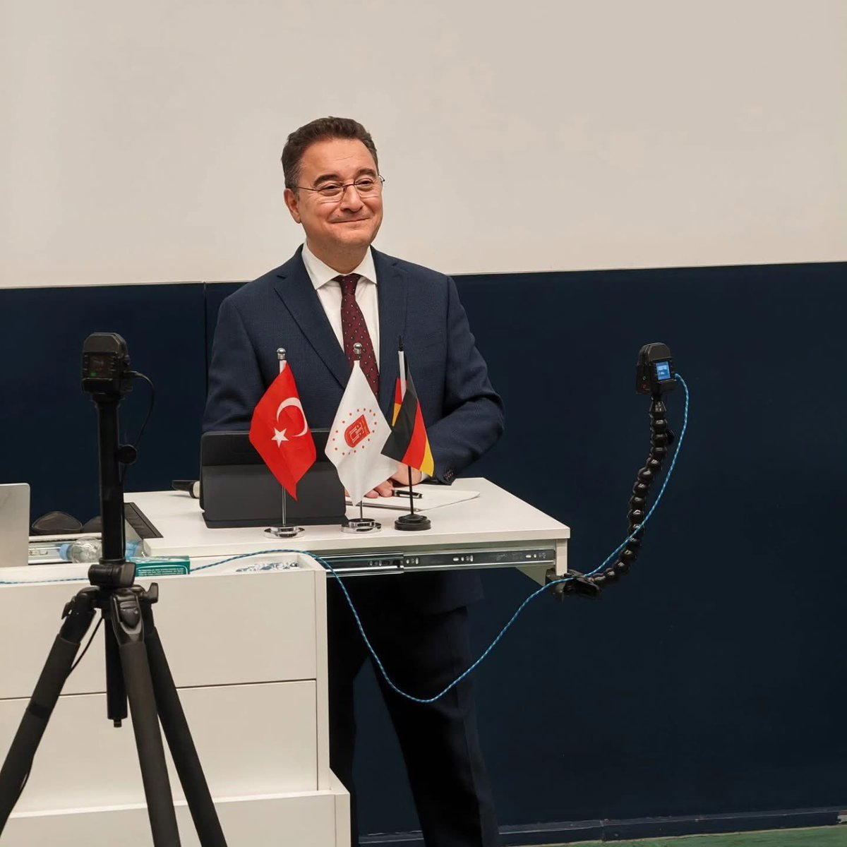 alibabacan's tweet image. Köln ve Düsseldorf’taydık. 
 
Köln Üniversitesi’nde Türk Üniversiteliler ve Akademisyenler Derneği’nin düzenlediği Ekonomi Zirvesi’nde öğrencilerle ve vatandaşlarımızla buluştuk. 
 
Köln’de Avrupa’nın en köklü ve en büyük sivil toplum kuruluşlarından İslam Toplumu Millî Görüş…