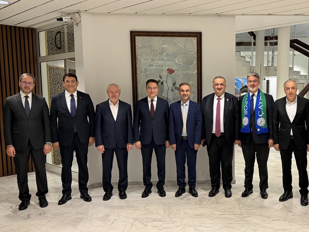 alibabacan's tweet image. Köln ve Düsseldorf’taydık. 
 
Köln Üniversitesi’nde Türk Üniversiteliler ve Akademisyenler Derneği’nin düzenlediği Ekonomi Zirvesi’nde öğrencilerle ve vatandaşlarımızla buluştuk. 
 
Köln’de Avrupa’nın en köklü ve en büyük sivil toplum kuruluşlarından İslam Toplumu Millî Görüş…