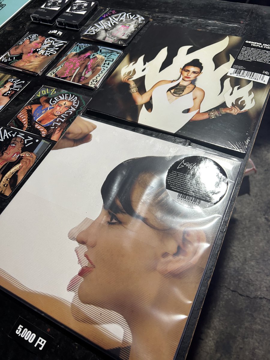 HANDSANDMOMENT's tweet image. ◤◢◤◢◤◢◤◢◤◢◤◢◤◢
　　　　𝔒𝔣𝔣𝔦𝔠𝔦𝔞𝔩 𝔐𝔢𝔯𝔠𝔥
◤◢◤◢◤◢◤◢◤◢◤◢◤◢