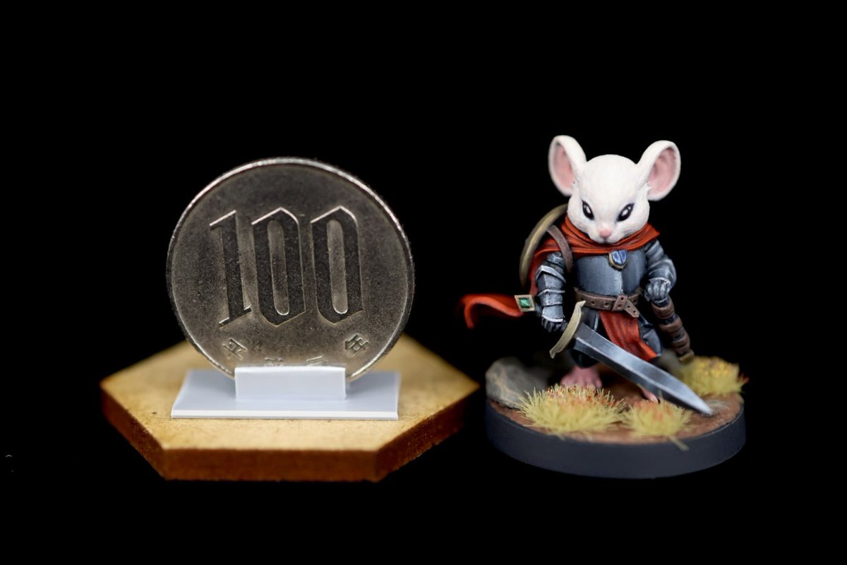 ネズミ剣士、完成しました！🐁

3cm未満の可愛いネズミの剣士さんです
塗装頑張ったなと自分を褒めてあげたい
#savagelandmini