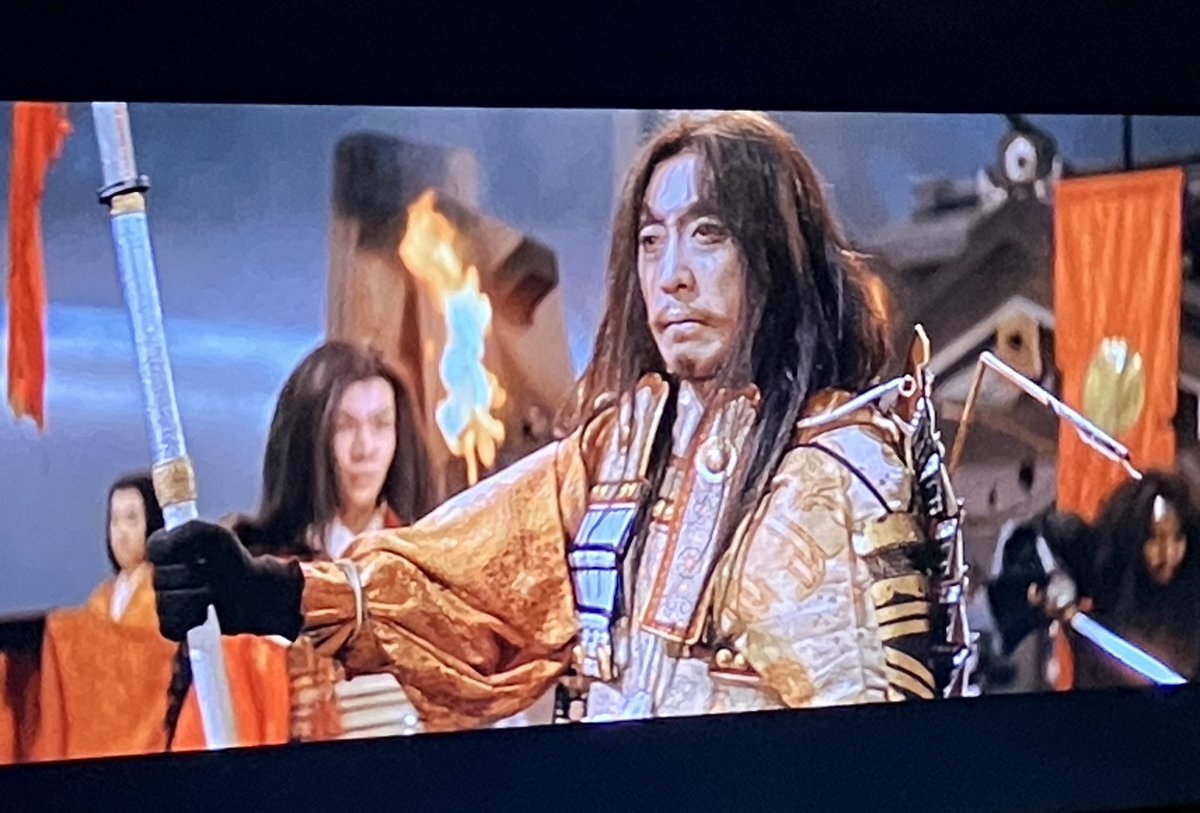 ゆっくり休みの本日はクレープ食べながらアマプラで気になってた「怪談」を。
耳なし芳一…小学生の頃この話図書室で読んで恐怖で仕方なかったので観るまでに勇気がいった…
冒頭の琵琶法師の語りですでにすごいんですが。これだけでもう一作品できそう。そして音が怖い…まさにJapanese horror…