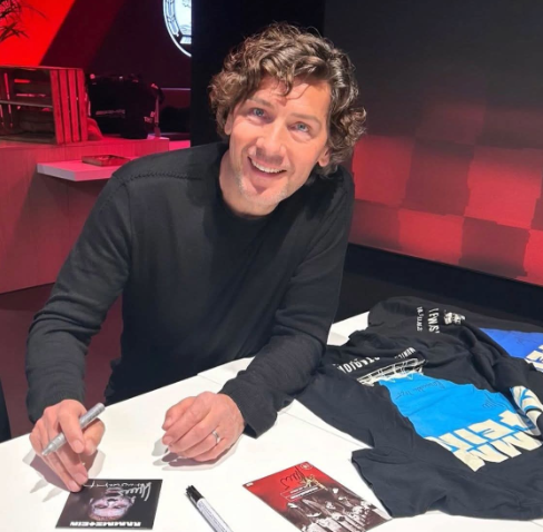 hrzeleid's tweet photo. please schneider i NEED this https://t.co/P3IRFsSZ7v