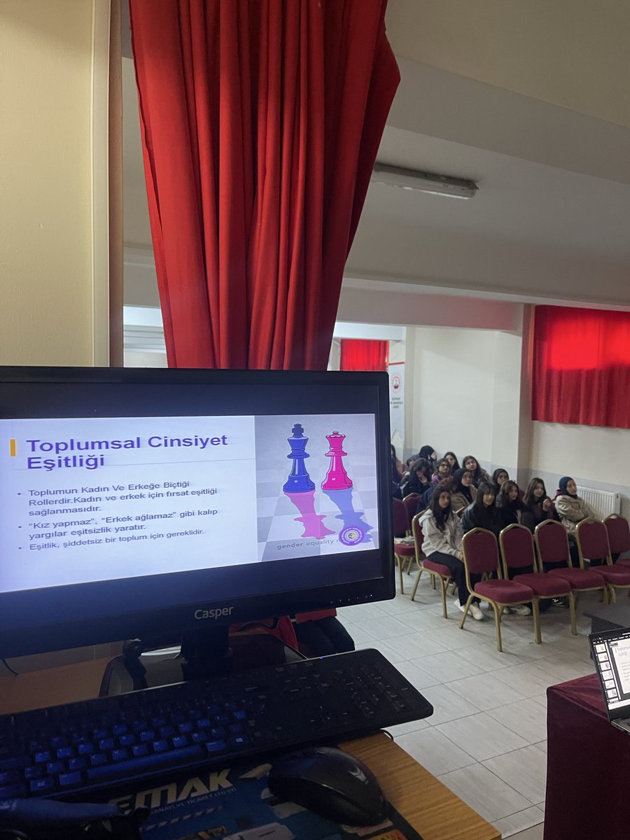 25 Kasım Kadına Yönelik Şiddetle Mücadele Haftası kapsamında Batman Kız Anadolu Lisesi’nde öğrencilerle bir araya gelerek kadın hakları ve toplumsal cinsiyet eşitliği üzerine farkındalık eğitimi gerçekleştirdik.