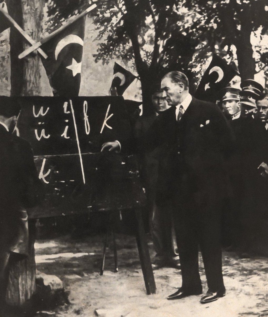 Başta Başöğretmen Mustafa Kemal Atatürk olmak üzere, tüm öğretmenlerimizin 24 Kasım Öğretmenler Günü kutlu olsun. 
#24Kasımöğretmenlergünü