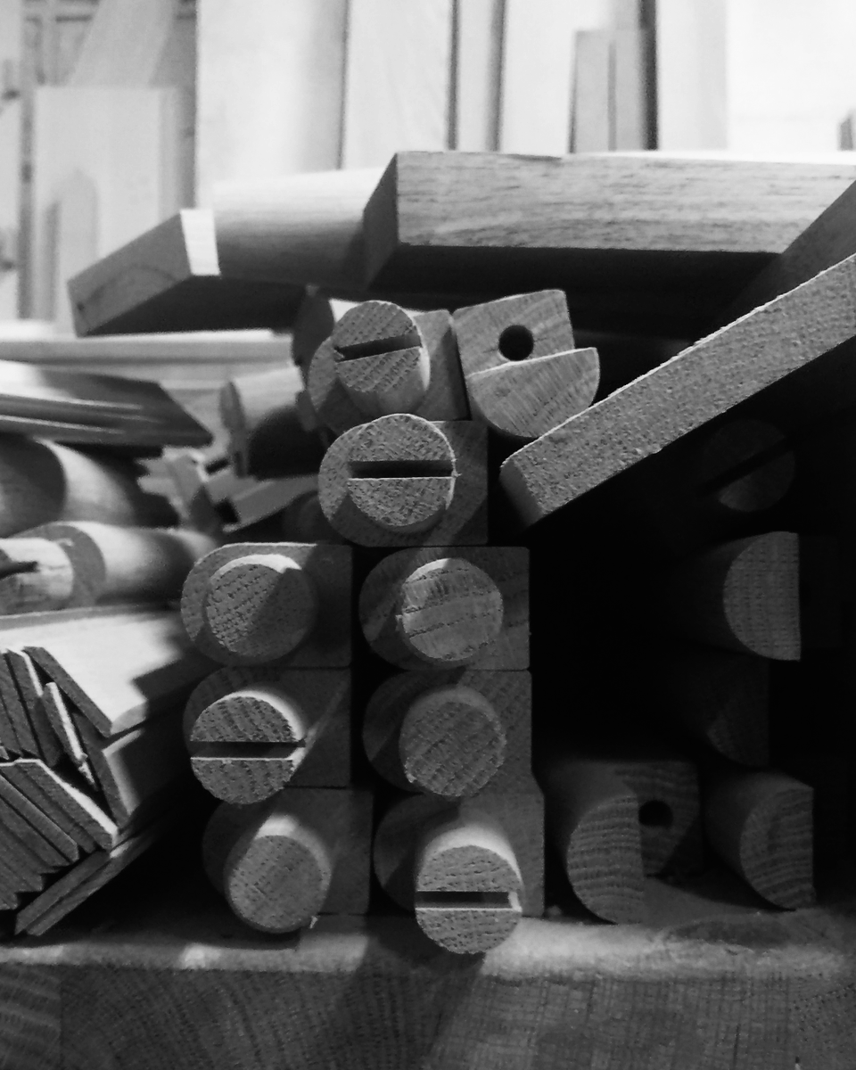 Every element of our furniture is shaped and finished by hand. Even the smallest components pass through the hands of a skilled craftsman. wewood.eu