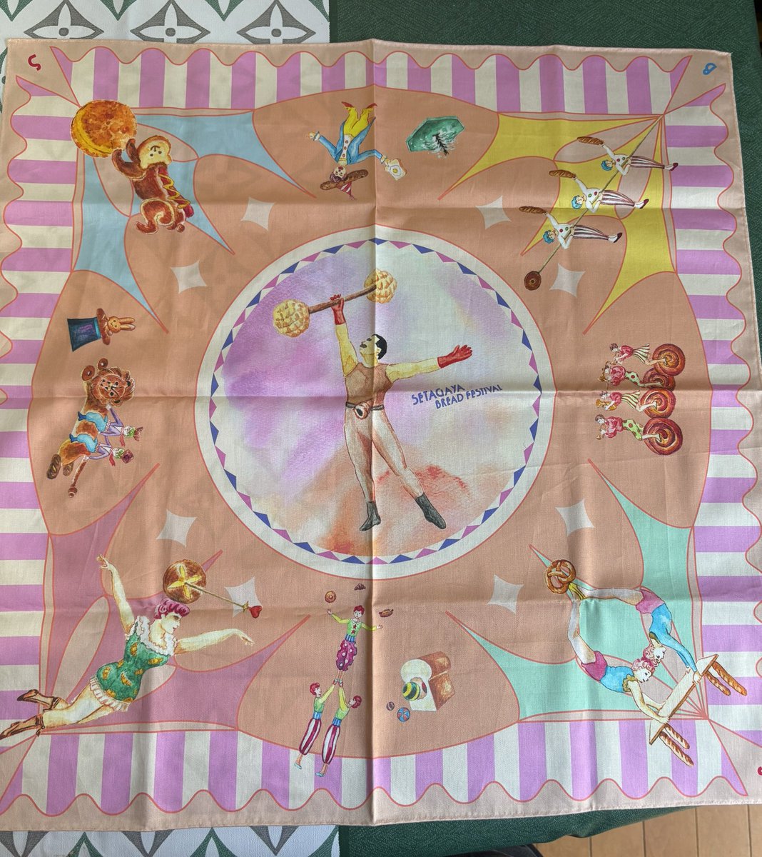 世田谷パン祭りグッズのハンカチ
フレディにしか見えない🥰
顔がちょうど折り目になってわかりにくいけど😅