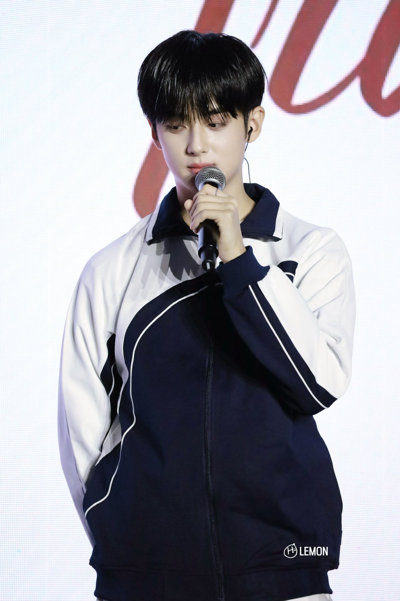 yattop's tweet photo. 진짜 멋있어✨

#김민규 #KIMMINKYU https://t.co/mnq5ZOP4qs