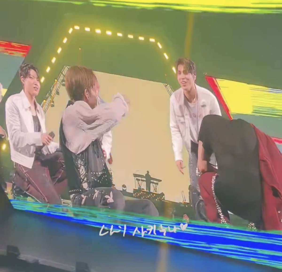 ここ可愛かった〜(   ߹ㅁ߹)
飼い主(猫)に呼ばれるワンコすぎるジョンウ🐕 ͗ ͗