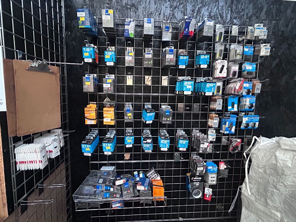 amsauctionsuk's tweet image. Contents of Bike Repair Shop Online Auction, Location: Julian House Bike Workshop, Bath, BA1 2BN - Sale Closes: Friday 28th November at 12.30 PM ams.uk/catalogue.cgi?… #Bicycles #Helmets #Valves #HandTools #Tyres #Repair