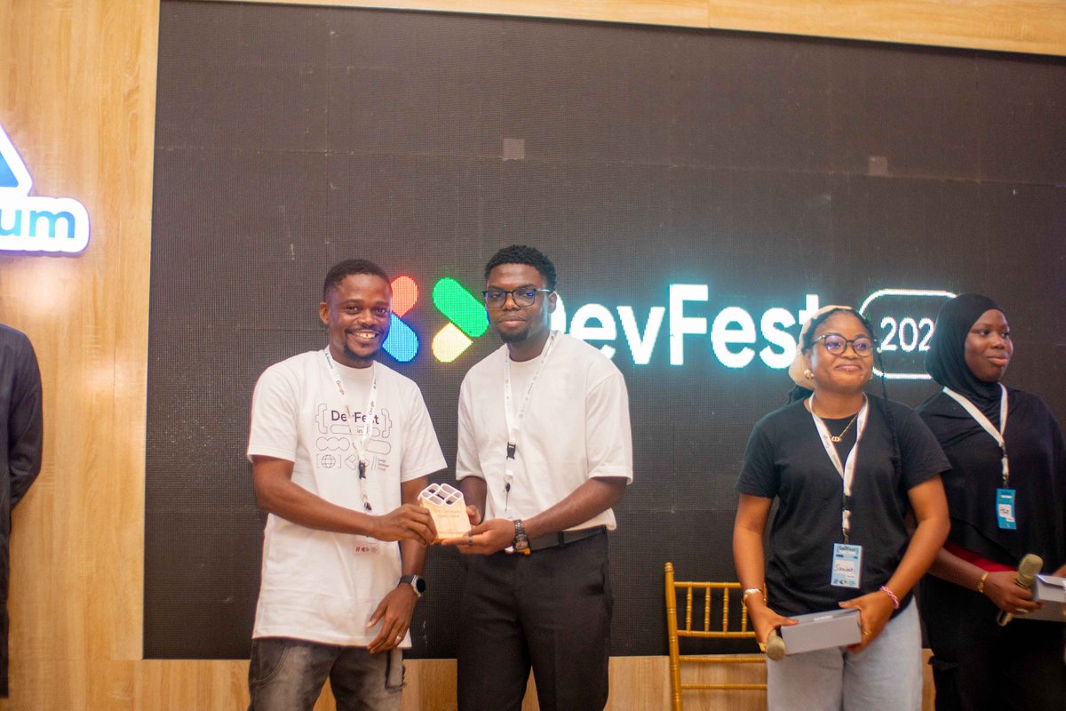 AhmzyJazzy's tweet image. Honored to receive two community awards this month:
🏆 GDG Ilorin – Community Impact Award
🏆 Kwarabuild – Award of Excellence
#GDGIlorin #Kwarabuild #IlorinTech #CommunityImpact