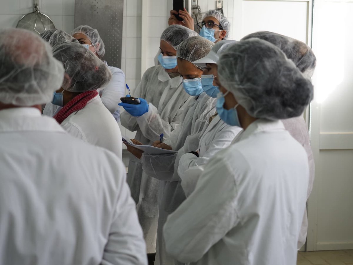 IfapaJunta's tweet image. El #IFAPA finaliza en Hinojosa del Duque la #formación &quot;Control e Inspección de Industrias Lácteas&quot;🥛

Los alumnos aprenden sobre las diversas tecnologías #queseras, el diseño de industrias y los principios fundamentales de #seguridad alimentaria 👨‍🍳

@quesandaluz