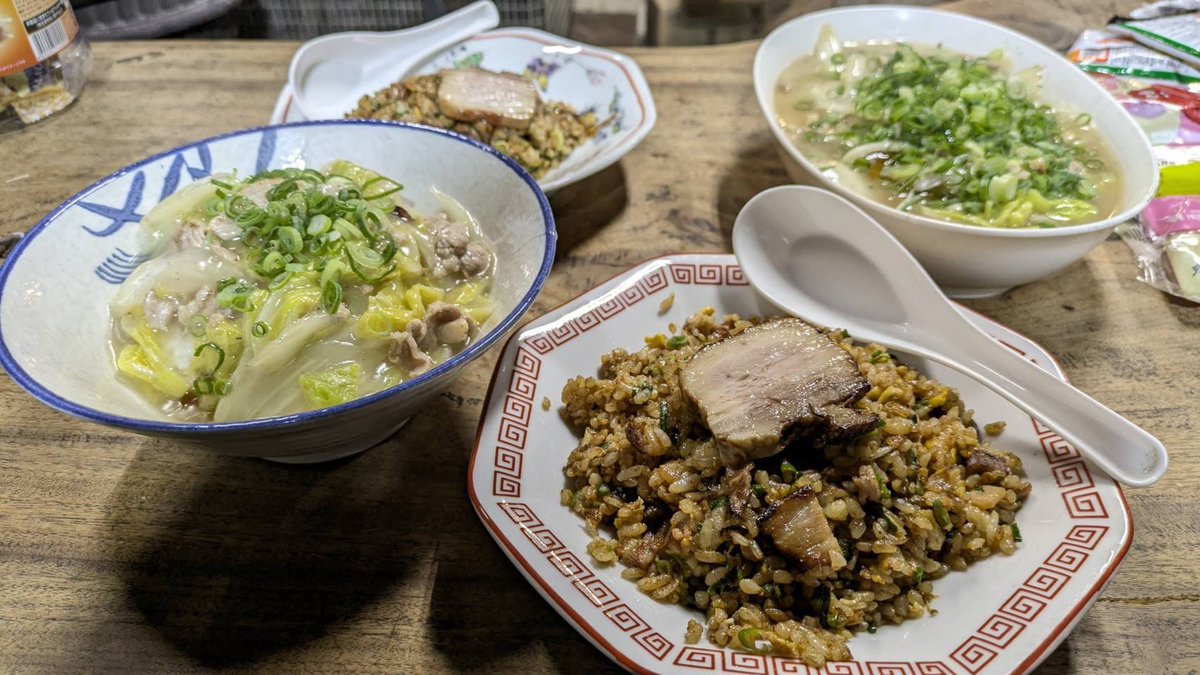 mimuBAR's tweet image. 二泊三日ソロキャンプ
作った料理
①黒炒飯
②ソース焼きそば
③しお焼きそば
④サーロイン牛の赤青黄青椒肉絲
⑤富士宮焼きそば（市販品）
⑥特選焼豚黒炒飯
⑦中華丼
⑧白菜と豚肉の旨煮
⑨スティック大学芋×2
⑩どん兵衛きつねうどん🤣
画像は殆ど有りません😭
#mioキャン #36飯店