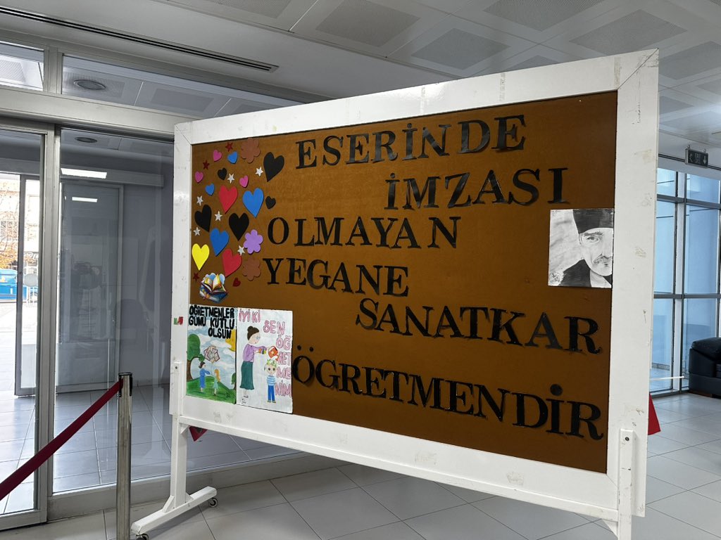 Merkezimizde atölyelerimizde gençlerimize dokunan, emekleriyle geleceğimizi şekillendiren değerli öğretmenlerimizle 24 Kasım Öğretmenler Günü’nü kutladık.😌
Onların her bir genç için yaktığı ışığın farkındayız ve minnettarız.💝

#gsbgm #bafragm