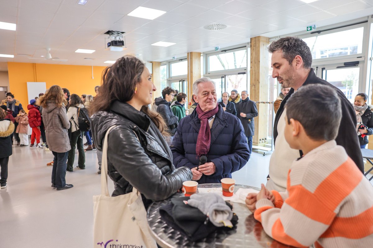 bgauducheau's tweet photo. 🏫✨ Samedi matin, après plusieurs mois de travaux, le groupe scolaire du Parc a rouvert ses portes ! Les visiteurs ont pu découvrir les nouveaux espaces, des accueils de loisirs aux cours de récréation, et suivre l’évolution du projet de reconstruction et d’extension. 🌿📚 https://t.co/4yE0JU2vKu